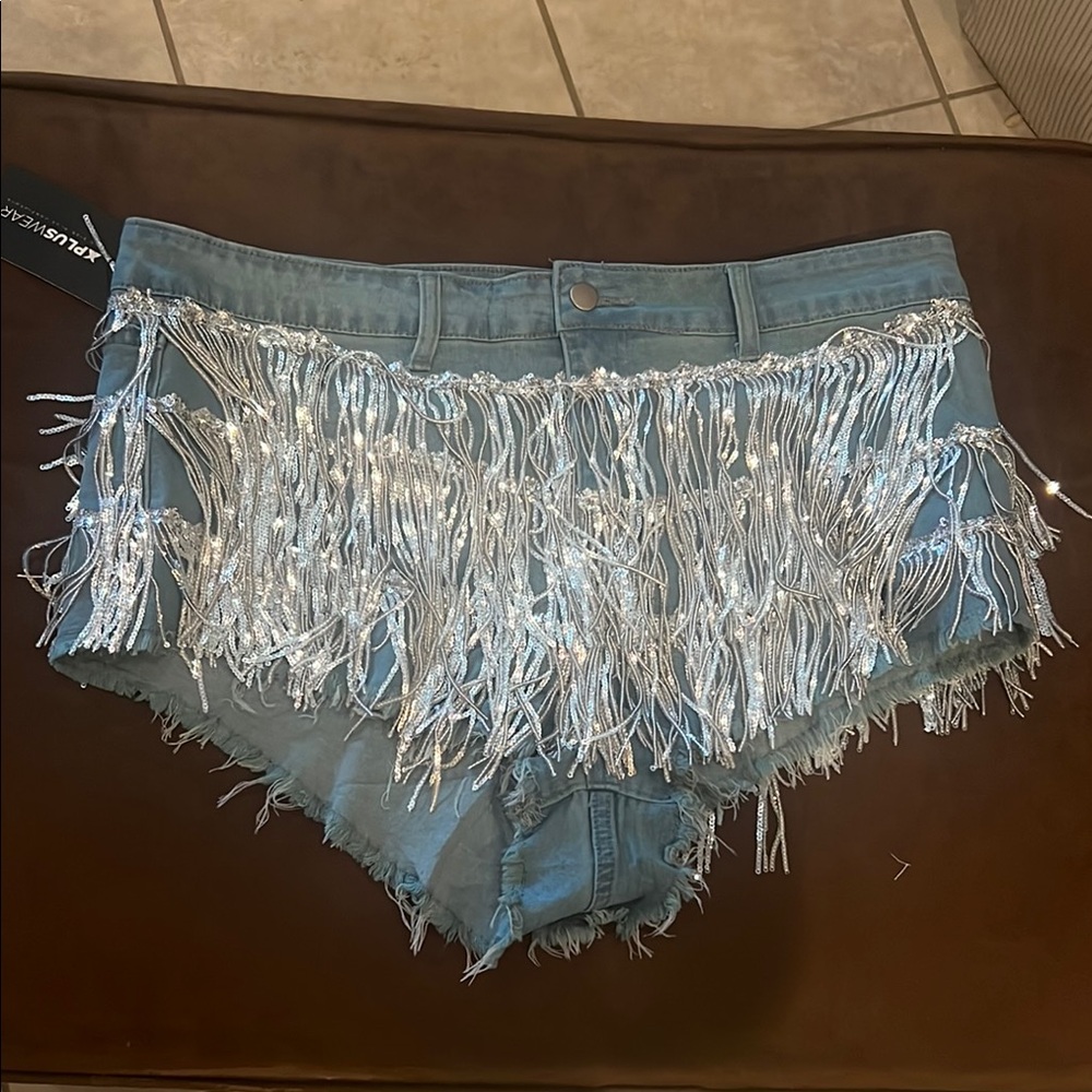 XPlus Wear Silver Fringe Denim Shorts Size XL New With Tag - Picture 4 of 7